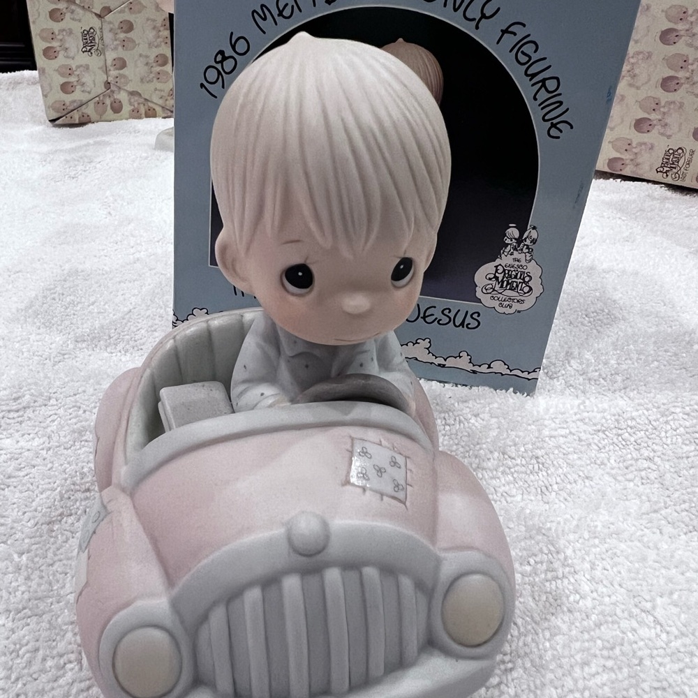 Precious Moments 1986 Figurine - I’m following Jesus Boy in Car
